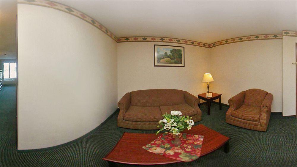 טיילור Comfort Inn & Suites מראה חיצוני תמונה