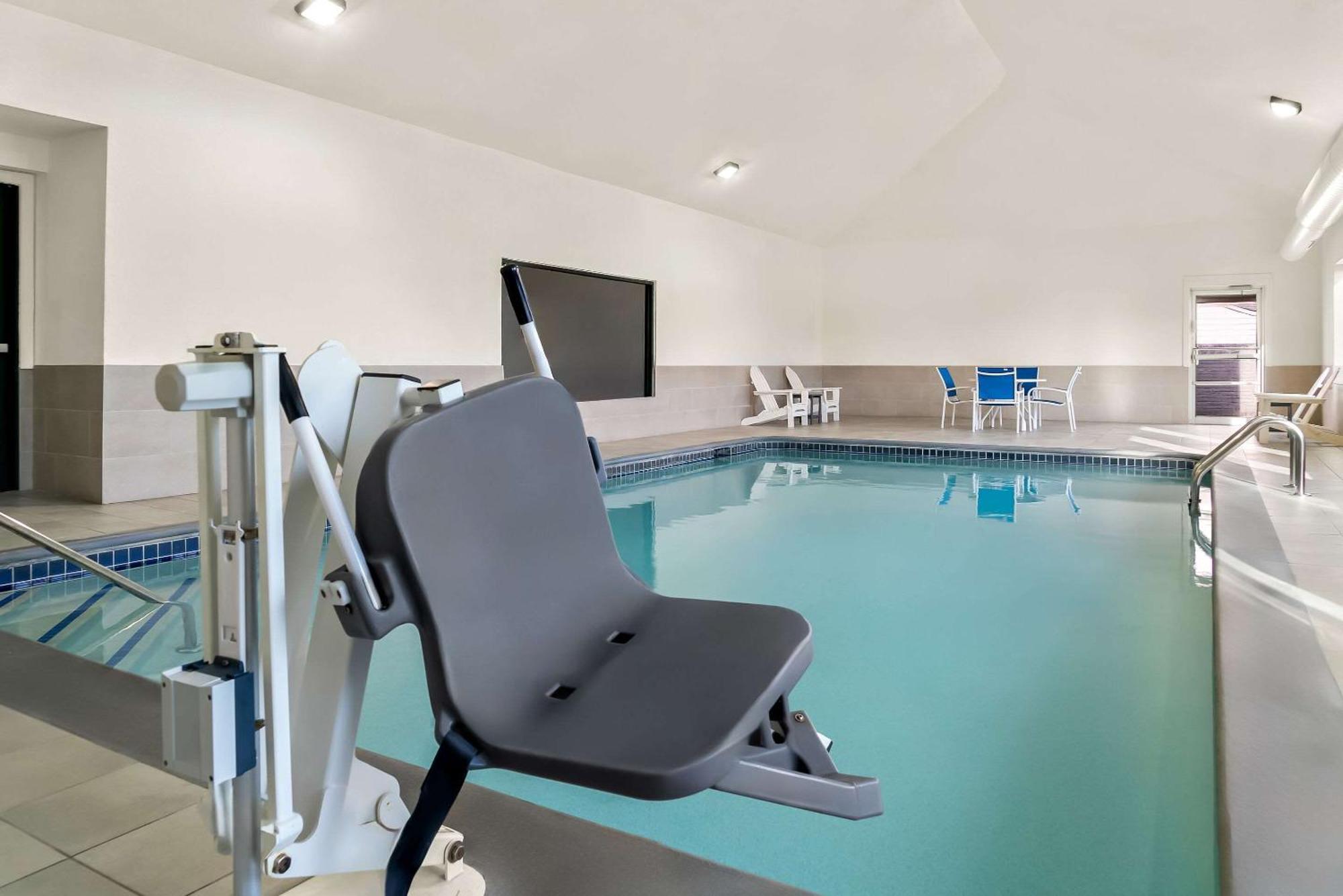 טיילור Comfort Inn & Suites מראה חיצוני תמונה