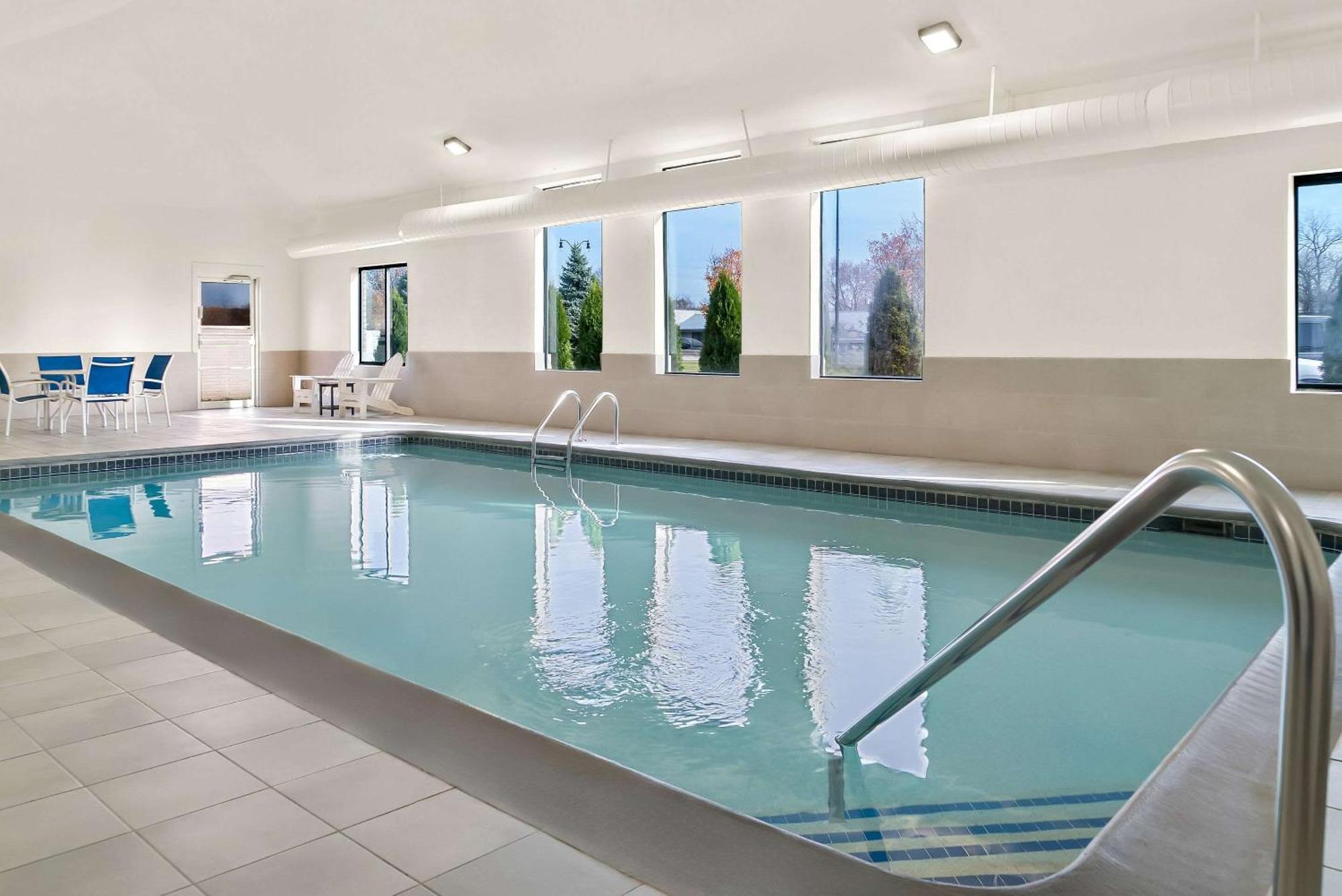 טיילור Comfort Inn & Suites מראה חיצוני תמונה