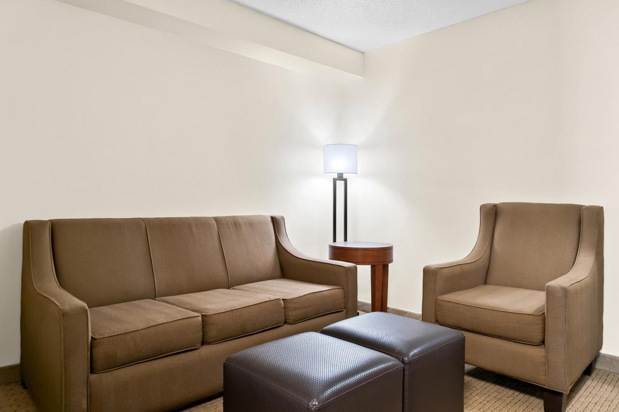 טיילור Comfort Inn & Suites מראה חיצוני תמונה