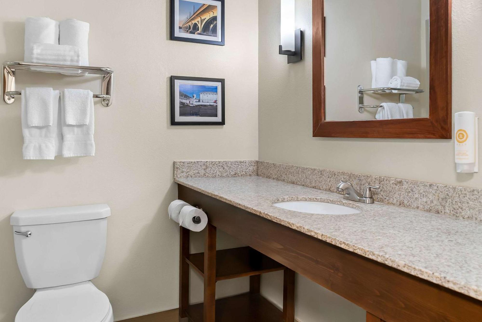 טיילור Comfort Inn & Suites מראה חיצוני תמונה