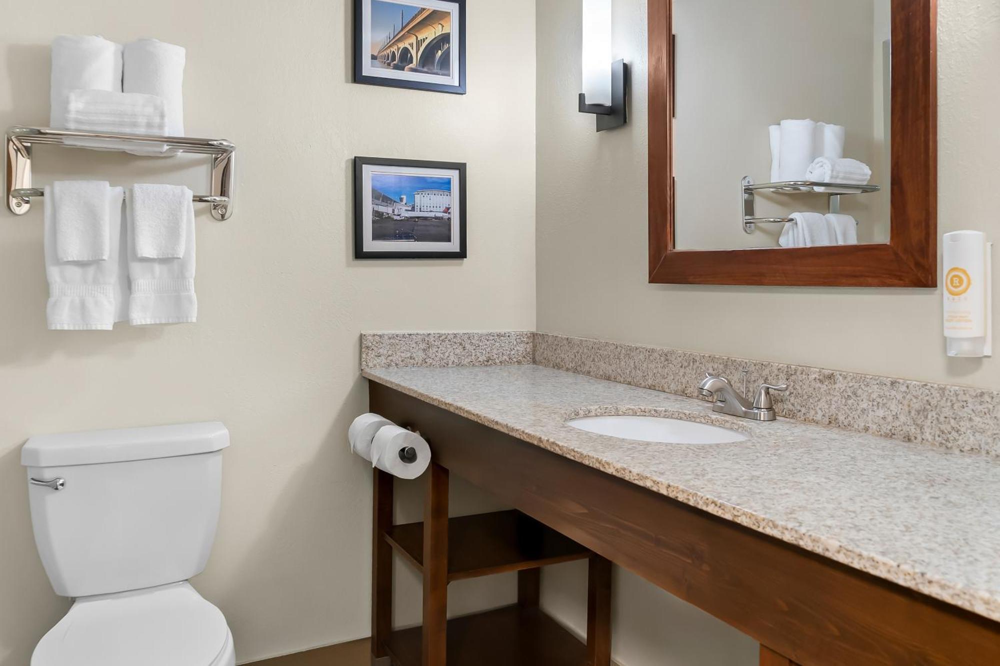 טיילור Comfort Inn & Suites מראה חיצוני תמונה