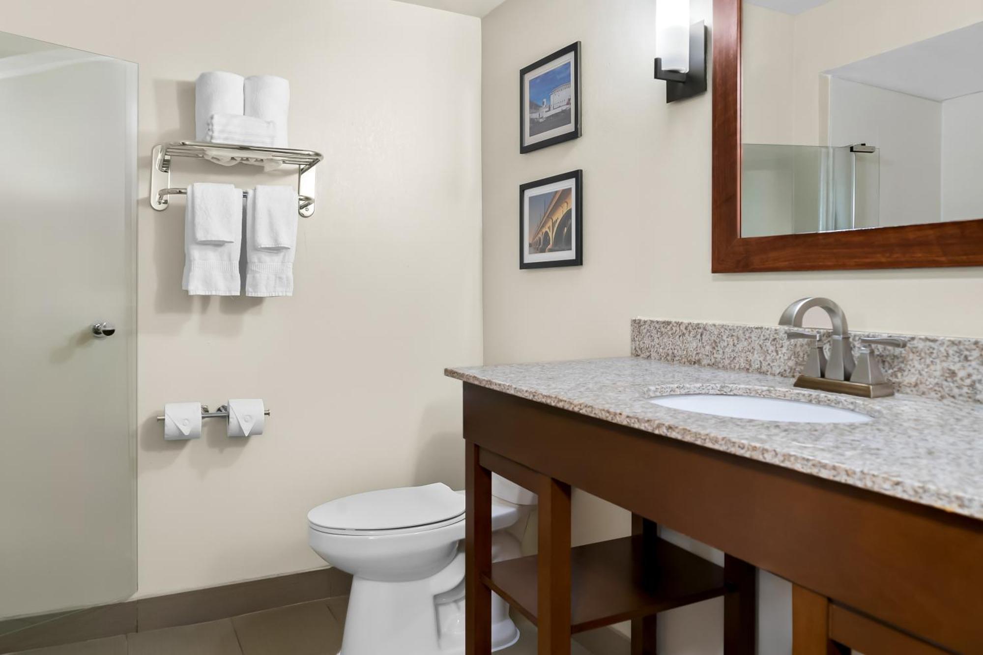 טיילור Comfort Inn & Suites מראה חיצוני תמונה