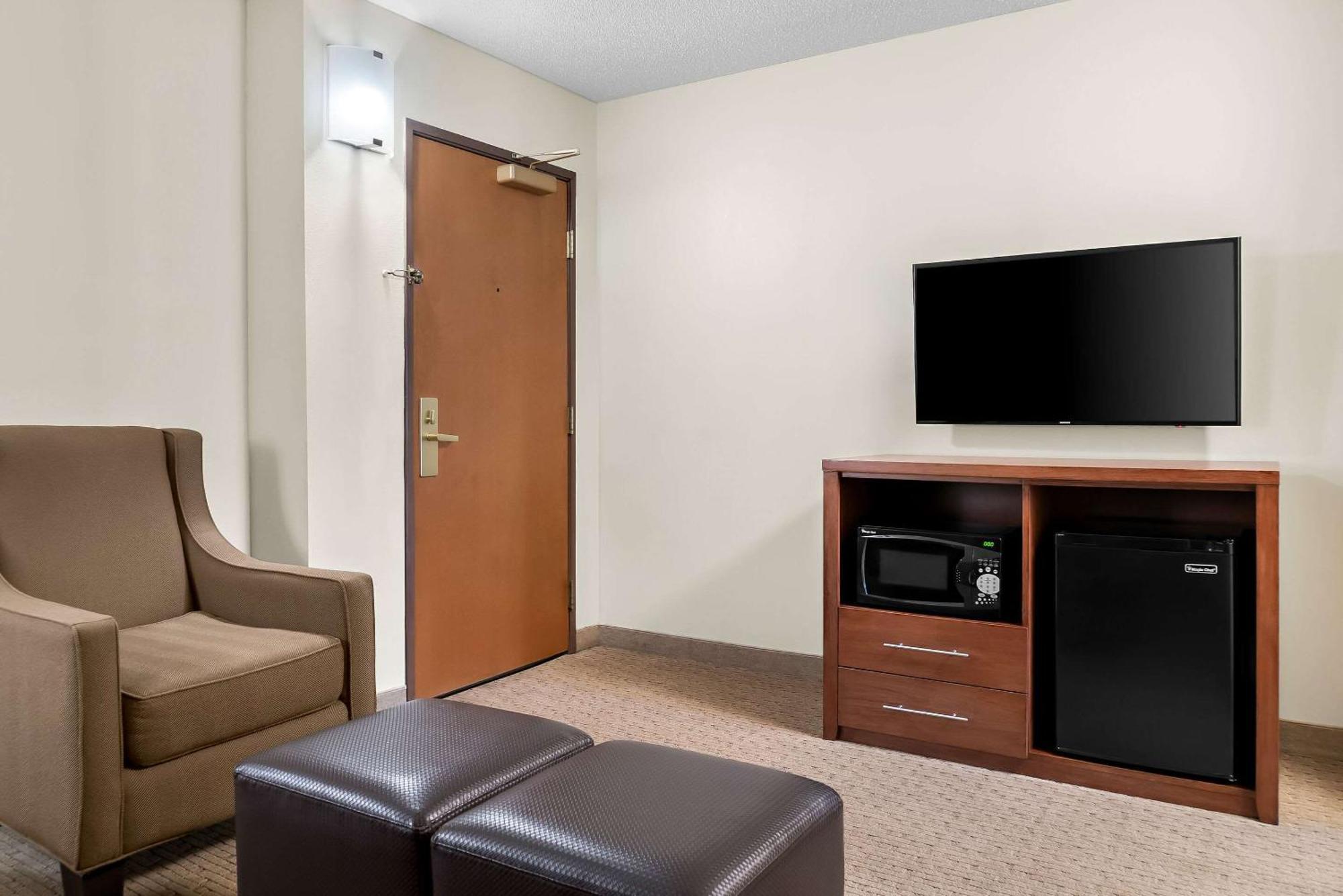 טיילור Comfort Inn & Suites מראה חיצוני תמונה
