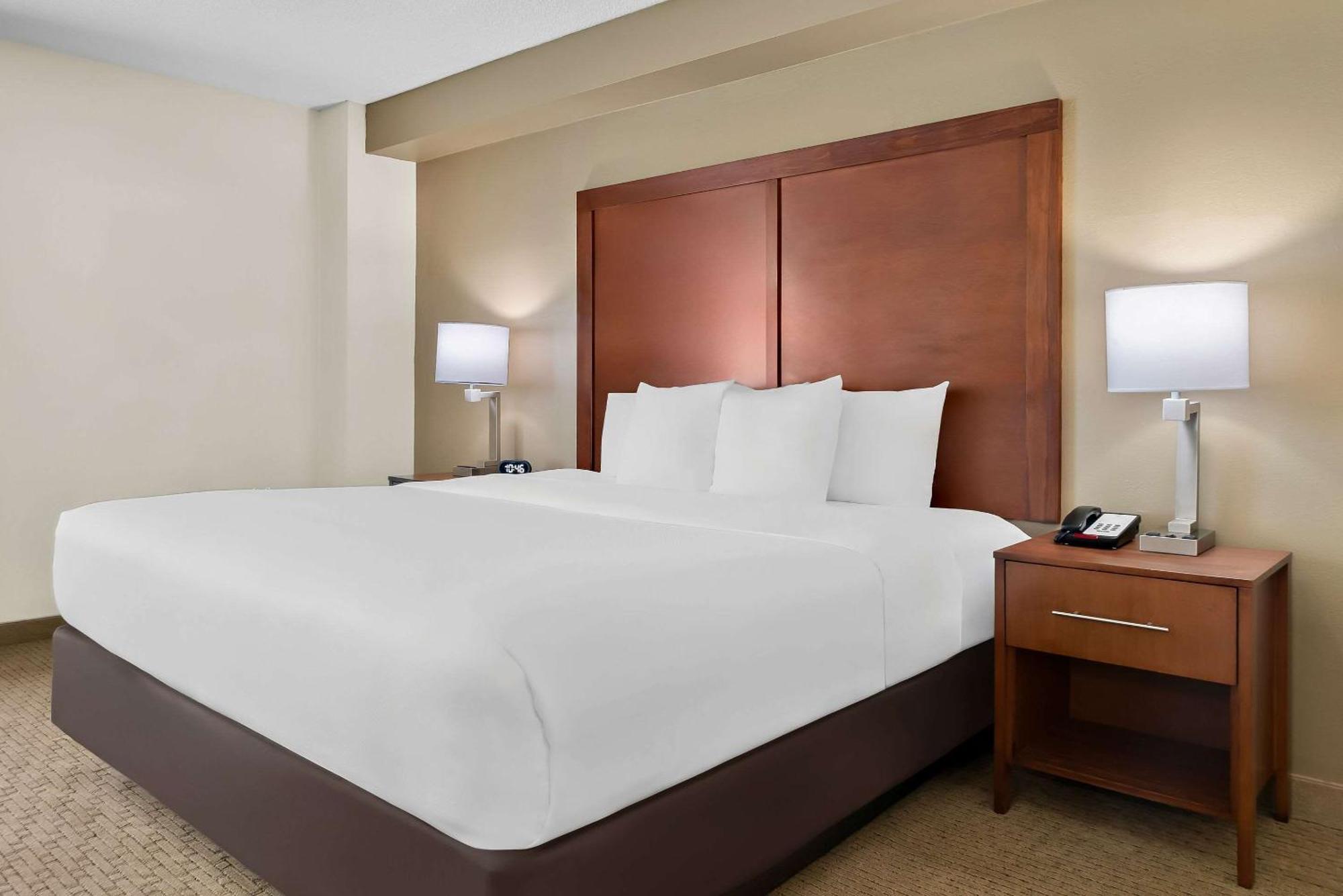 טיילור Comfort Inn & Suites מראה חיצוני תמונה